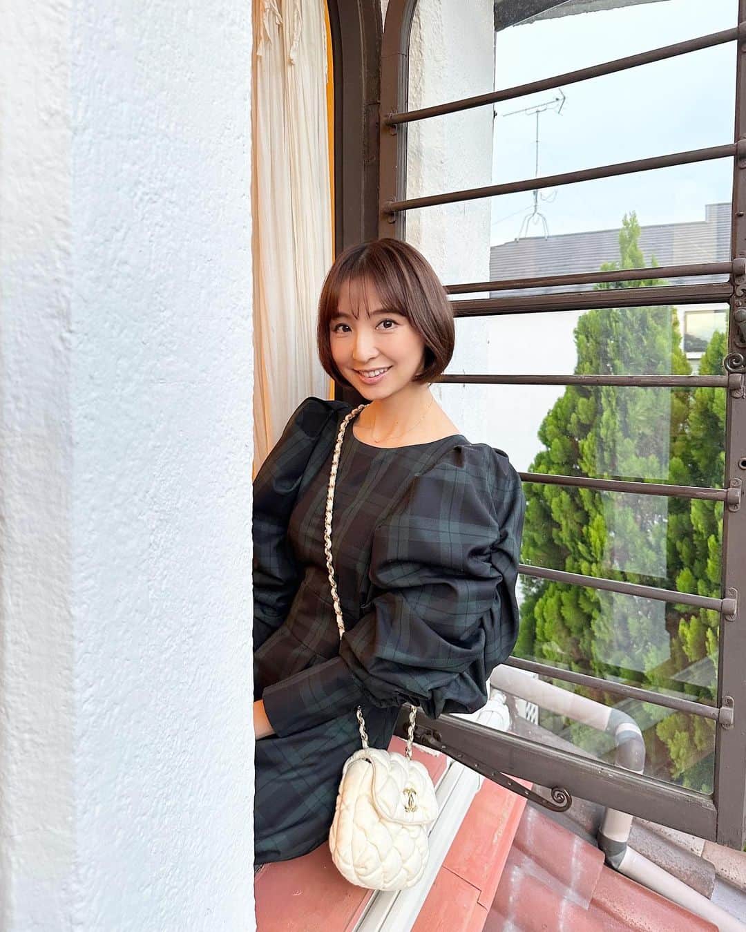 篠田麻里子のインスタグラム：「今日の私服🥹💕  可愛いワンピースが届いて早速😍 one-piece @stina_official_   大人チェック✨良いよね💐 #ootd#marikoday」