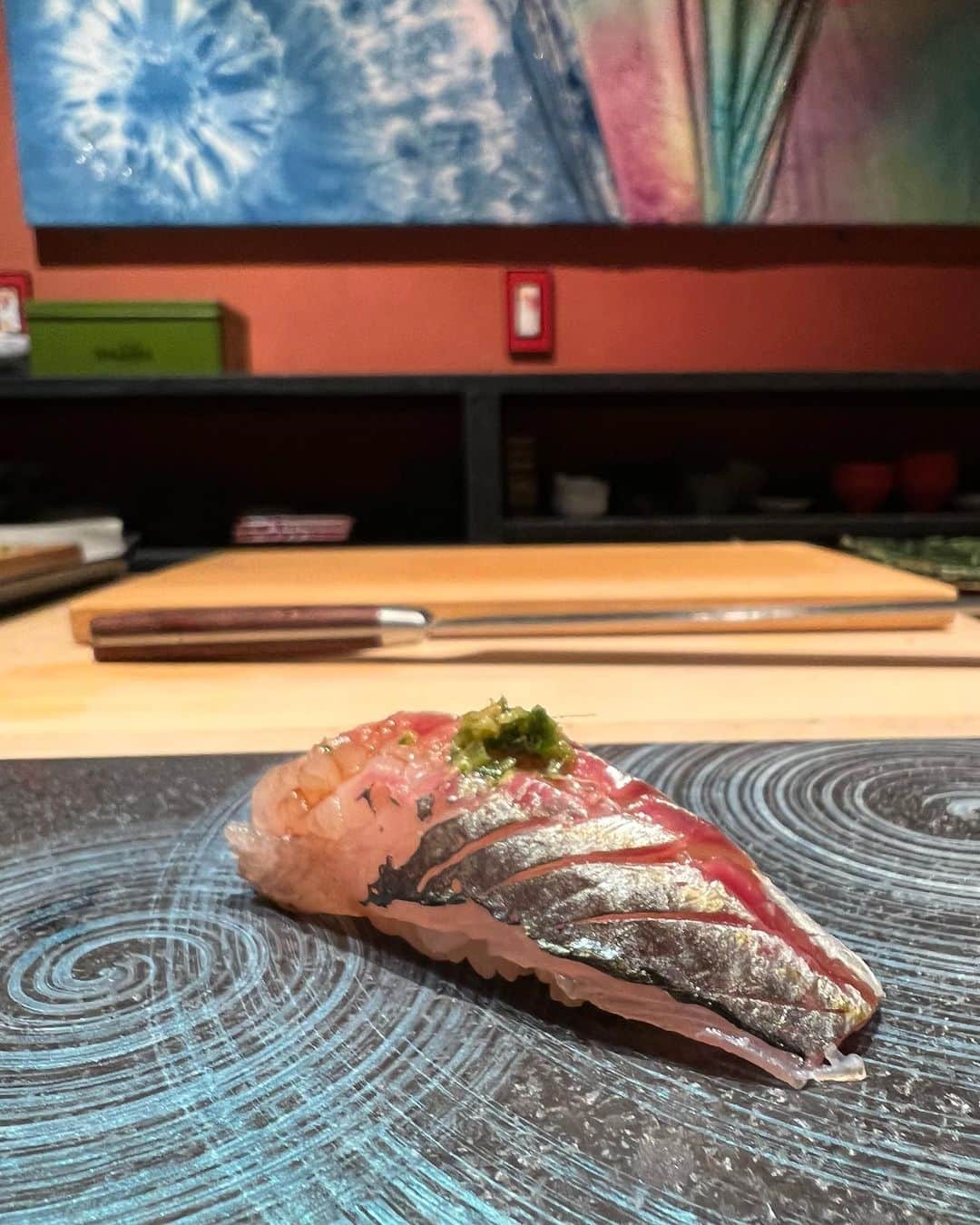 SHIHOさんのインスタグラム写真 - (SHIHOInstagram)「. . dinner time🫶💗 . (( @wagokoro10000 )) 会員制のお鮨屋さんに行ってきました🍣 . . .  旨味を限界まで引き出した 鮮度の良い魚とは全く異なる熟成寿司💕 . とーってもおいしすぎました🍑🤍🤍 . . . イカ、マグロ、穴子が特にタイプだった🫶🤍 . 大将もとっても良い方で美味しい日本酒も たーくさん出してもらいました🍶💕 飲みすぎちゃった.°ʚ(*´꒳`*)ɞ°.笑笑 . . . @wagokoro10000 ご馳走様でした🍣！ . . . この日のお洋服はDURASのフリルトップス😘 . tops💗 @duras_official  bag💗 @louisvuitton  . . . PR @wagokoro10000 #熟成寿司 #渋谷ディナー #渋谷グルメ #会員制レストラン #恵比寿寿司 #恵比寿ディナー #熟成寿司和心 #渋谷寿司 #トリドリベース #duras #durascode」10月27日 14時05分 - cham_pipi