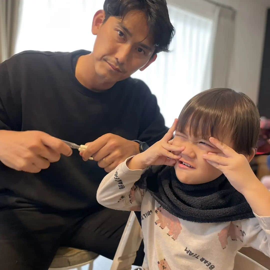 中川大志さんのインスタグラム写真 - (中川大志Instagram)「息子の髪は私が切っております🤭 今日もいっちょあがり😚  #ヘアカット」10月27日 15時40分 - taishi_nakagawa