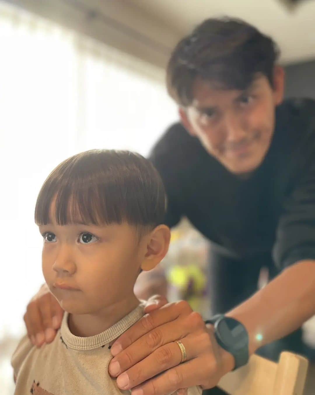 中川大志さんのインスタグラム写真 - (中川大志Instagram)「息子の髪は私が切っております🤭 今日もいっちょあがり😚  #ヘアカット」10月27日 15時40分 - taishi_nakagawa