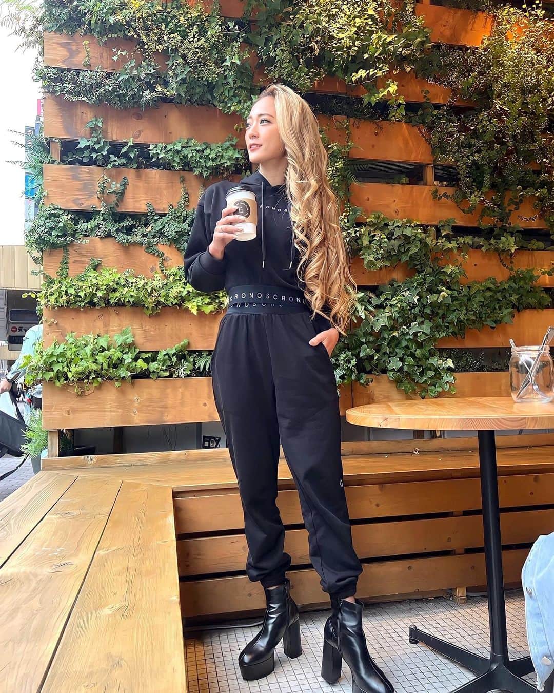 のインスタグラム：「𝐍𝐞𝐰 𝐫𝐞𝐥𝐞𝐚𝐬𝐞🫧 . CRONOSから新たにドタイプすぎるセットアップが🤦‍♀️❤︎  是非checkしてね🤍 . ✓ 𝗼𝗻𝗹𝗶𝗻𝗲 𝘀𝘁𝗼𝗿𝗲 10/28 PM21:00～ ✓ 𝘀𝘁𝗼𝗿𝗲 /𝖳𝗈𝗄𝗒𝗈 𝖭𝖺𝗀𝗈𝗒𝖺 𝖮𝗌𝖺𝗄𝖺 10/29 PM11:00～ . . #CRONOS #ladiesmainemodel #cronoswomen #newrelease  #fitnessmodel #korean」