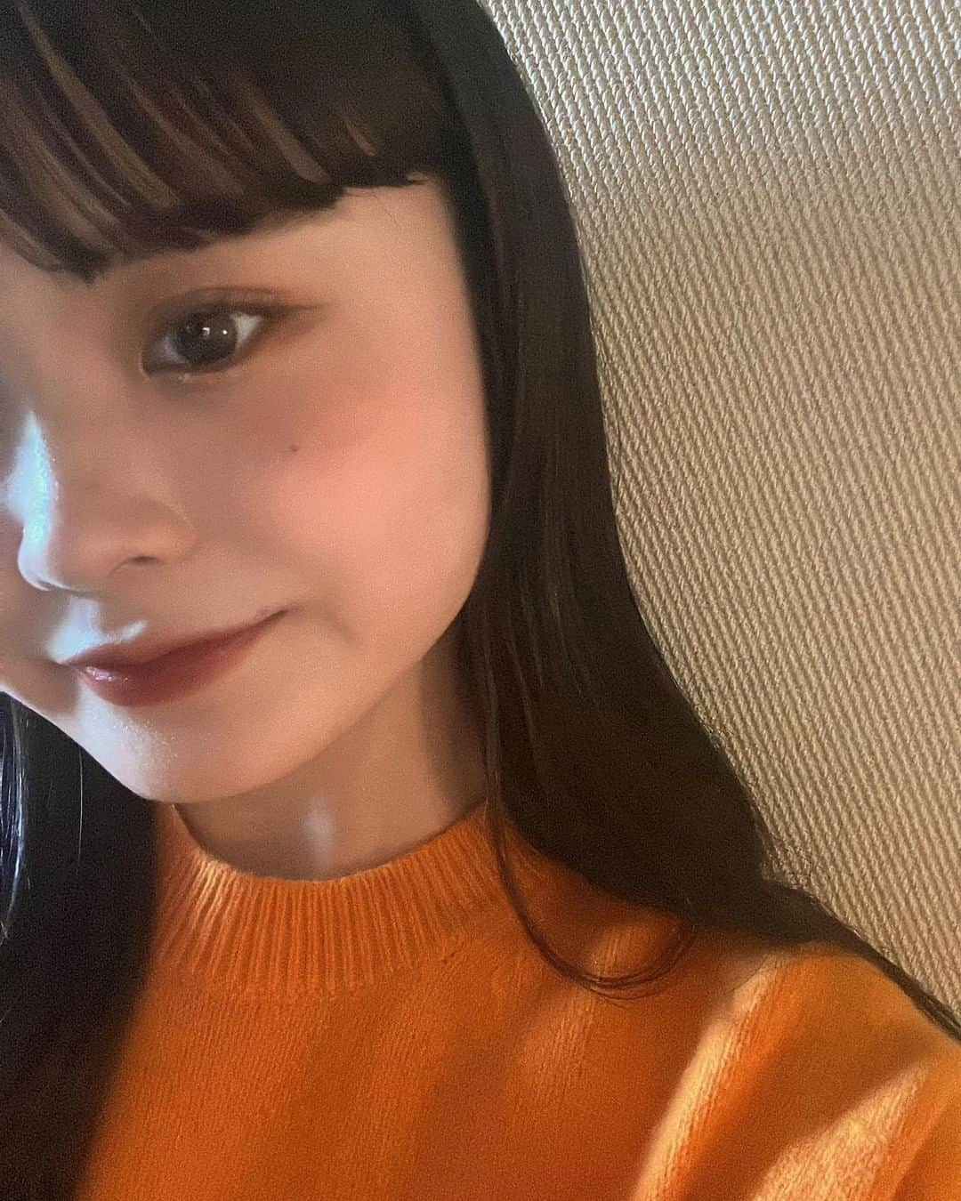 RiLiさんのインスタグラム写真 - (RiLiInstagram)「マスクをはずしてもかわいく🌹 オシャレなあの子の【秋冬リップ】👀💄 . リップはメイクの必須アイテム👁‍🗨 【秋冬リップ】はもう準備できてる？🍂 . 今季のオシャレさんたちの 【秋冬リップ】は 暗め赤リップが多いかも💭👀 . 暗め赤リップは塗るだけで 一気に垢抜け顔になれちゃう スグレモノでもあるよ💋 . お店やインスタで気になるリップ 自分に似合うリップ💄を 見つけちゃおう〜〜🫶🏻 . ❣️❣️❣️⁣ RiLi.tokyoはみんなの⁣ 「なりたい」「やりたい」を応援💡⁣ .⁣ かわいいコーデやアイテム⁣ 注目スポットなどが撮れたら⁣ ハッシュタグ→#rili_tokyo を付けて投稿してね❗⁣⁣ RiLiで紹介しちゃうかも🤭⁣ ．⁣⁣ Special Thanks💋 Photo by⁣⁣ @nnmg__ @_emeryou_ @yuki_____mg @ayamiii_gram @00hiro13 @mymy_sr03 @__fjimty .⁣⁣ #秋コスメ #秋メイク #まつ毛 #アイメイク #メイク #秋冬メイク#冬リップ #おすすめリップ  #eyelashes  #リップ #赤リップ #秋冬リップ  #秋コスメ #秋コーデ #休日スタイル #rili_tokyo #おしゃれさんと繋がりたい #お洒落さんと繋がりたい #ファッション #패션스타그램 #ootd #outfit」10月27日 18時02分 - rili.tokyo