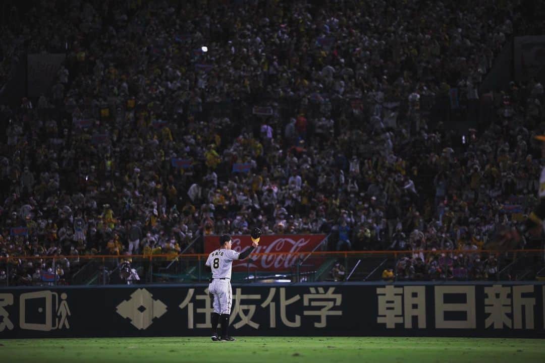 佐藤輝明のインスタグラム：「少し遅くなりましたが、今シーズンもたくさんのご声援本当にありがとうございました！🙏 #2022 #阪神タイガース」