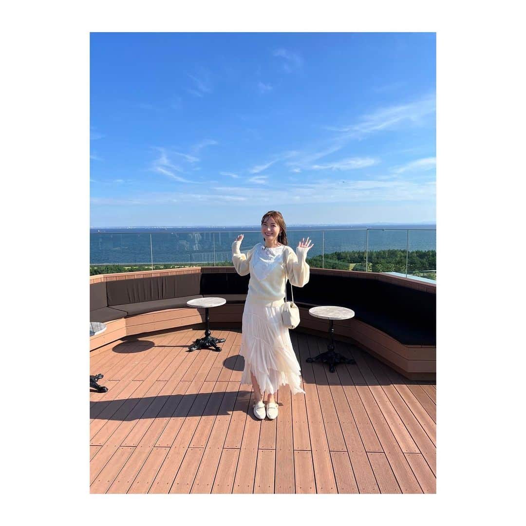 のインスタグラム：「お知らせ♪  10/30  12:00〜  フジテレビ　なりゆき街道旅　に出演しますー☺️  今回は浦安をぶらぶら🚶🏼‍♀️  美味しいものを食べたりお買い物したり ハプニングも！😂  ぜひ、ご覧ください！  番組内で使っている可愛いお財布は @toffandloadstone  さんのものです👛💚  #なりゆき街道旅 #フジテレビ #浦安」