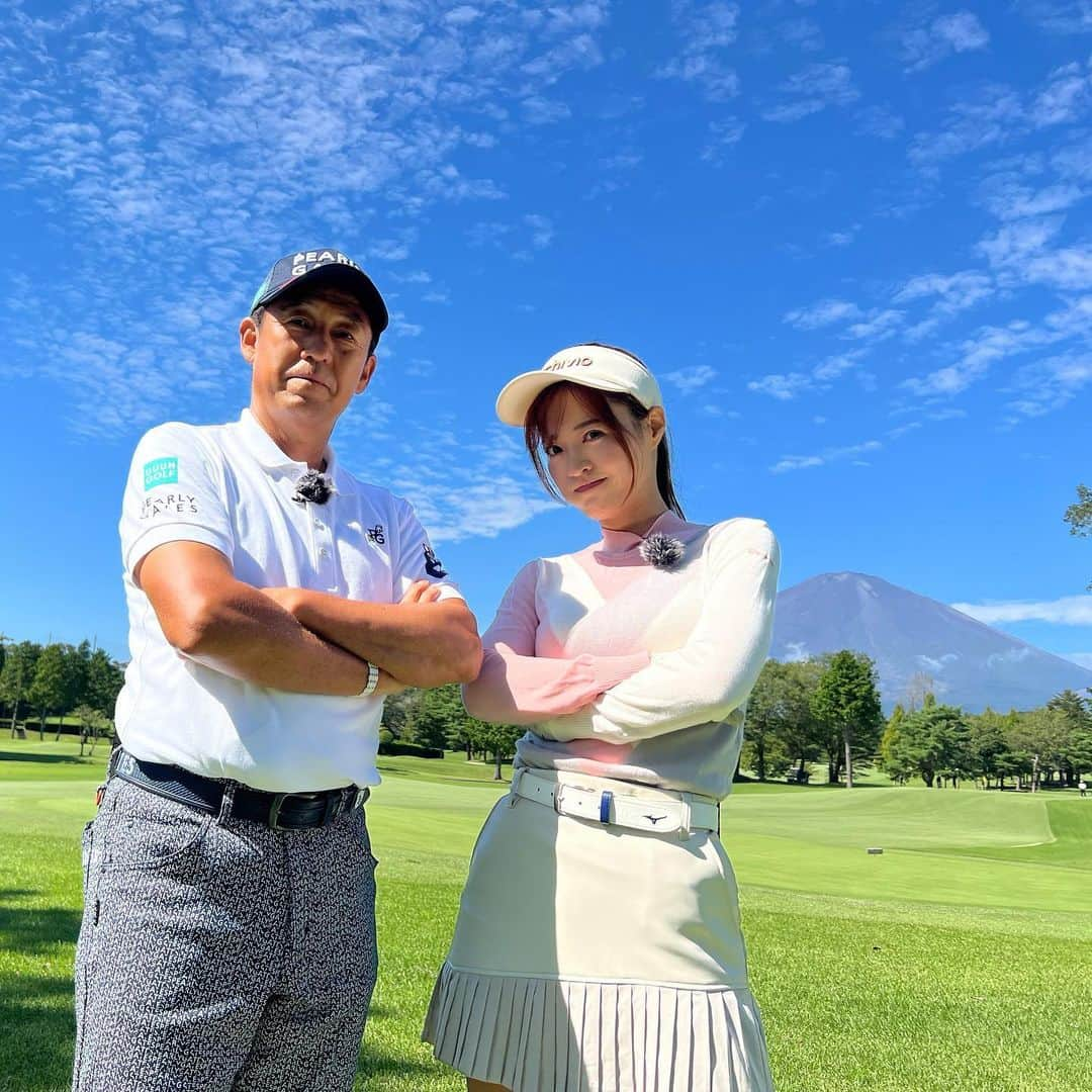 高橋としみさんのインスタグラム写真 - (高橋としみInstagram)「久しぶりのvsUUUMGOLF⛳️ 昨日から動画上がってます！！  しょこたんプロとカン様の掛け合い いつ見ても面白い（笑） 今日はどんな展開かなー？ ぜひ見てください⛳️  ウェア トップス　@taylormade_golf_japan_apparel_  スカート　@junandrope  #ゴルフ#ゴルフ女子#ゴルフウェア#uuumgolf #vsuuumgolf #富士平原ゴルフクラブ」10月27日 18時40分 - toshimi_1002