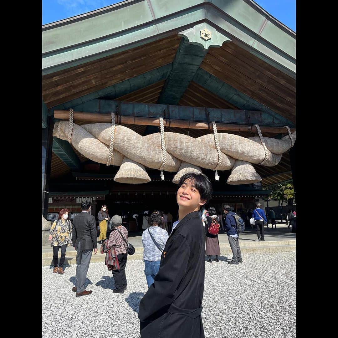 黒田昊夢のインスタグラム：「島根旅行してきました---✈︎  そして、念願の出雲大社に行ってきましたー！ 出雲大社は縁結びとして有名で、 世の中は、神無月ですが 旧暦の10月は、神在月と言って 日本中の神様が出雲に集まると 言い伝えられているので 本当に行きたくて、行けて満足です☺︎ 食べ歩き楽しすぎました！  #沢山の良い出会いがありますように！ #出雲大社」