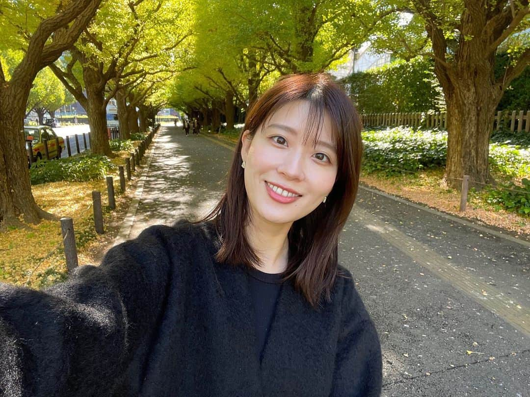 郡司恭子さんのインスタグラム写真 - (郡司恭子Instagram)「* 色づいてきてる〜🍁！  今年は、何の秋にしようかな。 やっぱり食欲の秋？🤤 読書、それともスポーツの秋？  秋の夜長に🌙 おすすめの本があったら 教えてください〜🙏✨  #autumn #autmn🍁  #銀杏並木 #いちょう #秋  #おすすめの本  #日本テレビアナウンサー #日本テレビ  #郡司恭子」10月27日 19時12分 - kyoko_gunji