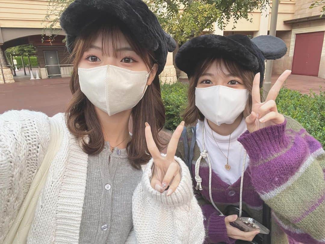 大塚美波のインスタグラム：「楽しすぎたここちゃんありがと😘🫶  #tokyodisneysea #tokyodisneyresort #ディズニー #ディズニーコーデ #ディズニーファンキャップ #ディズニーシー」