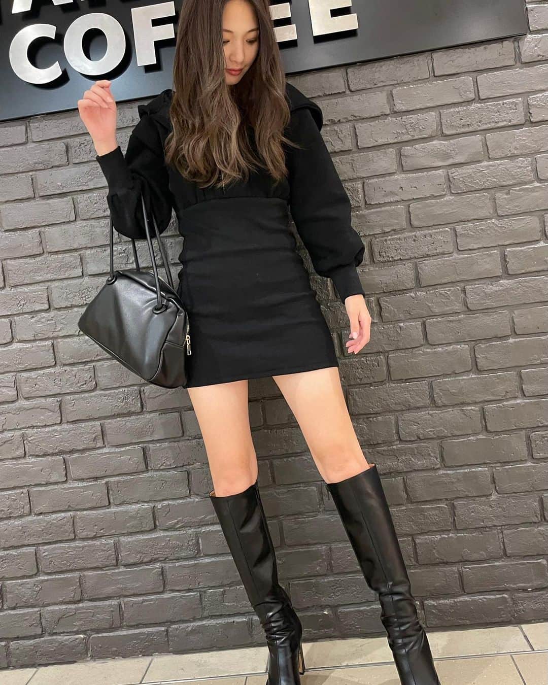 maiのインスタグラム：「@cherimi_official の ワンピース🫶💓  裏起毛であったかくて スタイルもめっちゃよく見える💓 フードついてるから顔周りも小さく見える✨  156センチで丈はこんな感じだよ✨  #cherimi」