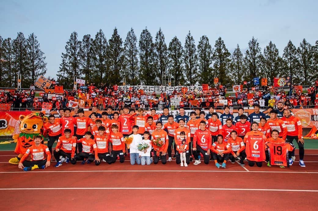 高井和馬さんのインスタグラム写真 - (高井和馬Instagram)「2022シーズン終了  チームを昇格、プレーオフに導けず悔しいです。 個人的にも10G 2A と数字でも物足りないシーズンでした。 この2チームでプレーできて幸せでした！ 応援ありがとうございました  #水戸ホーリーホック #レノファ山口」10月27日 20時18分 - kazuma_takai
