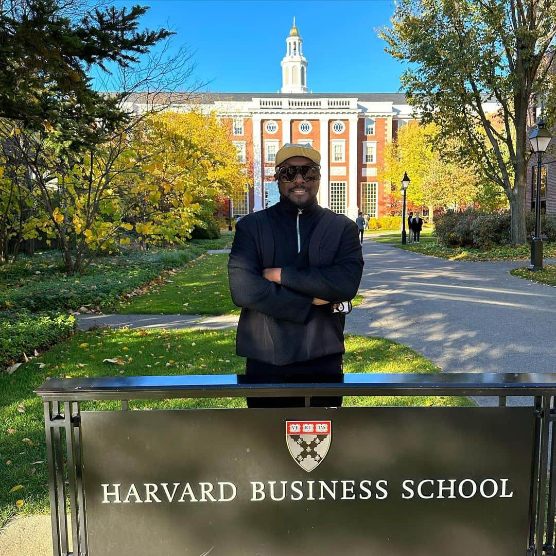 ウィル・アイ・アムのインスタグラム：「I always liked watch #aDifferentWorld growing up…and when I was in the projects I never thought I would attend a college like @harvardhbs…being in Boston going to Harvard business school is a different world from where I come from…and I’m still dreaming and dreaming of even bigger worlds to manifest into reality…let’s go!!! #FYI BIG things are coming!!! #simplyTHEbest」