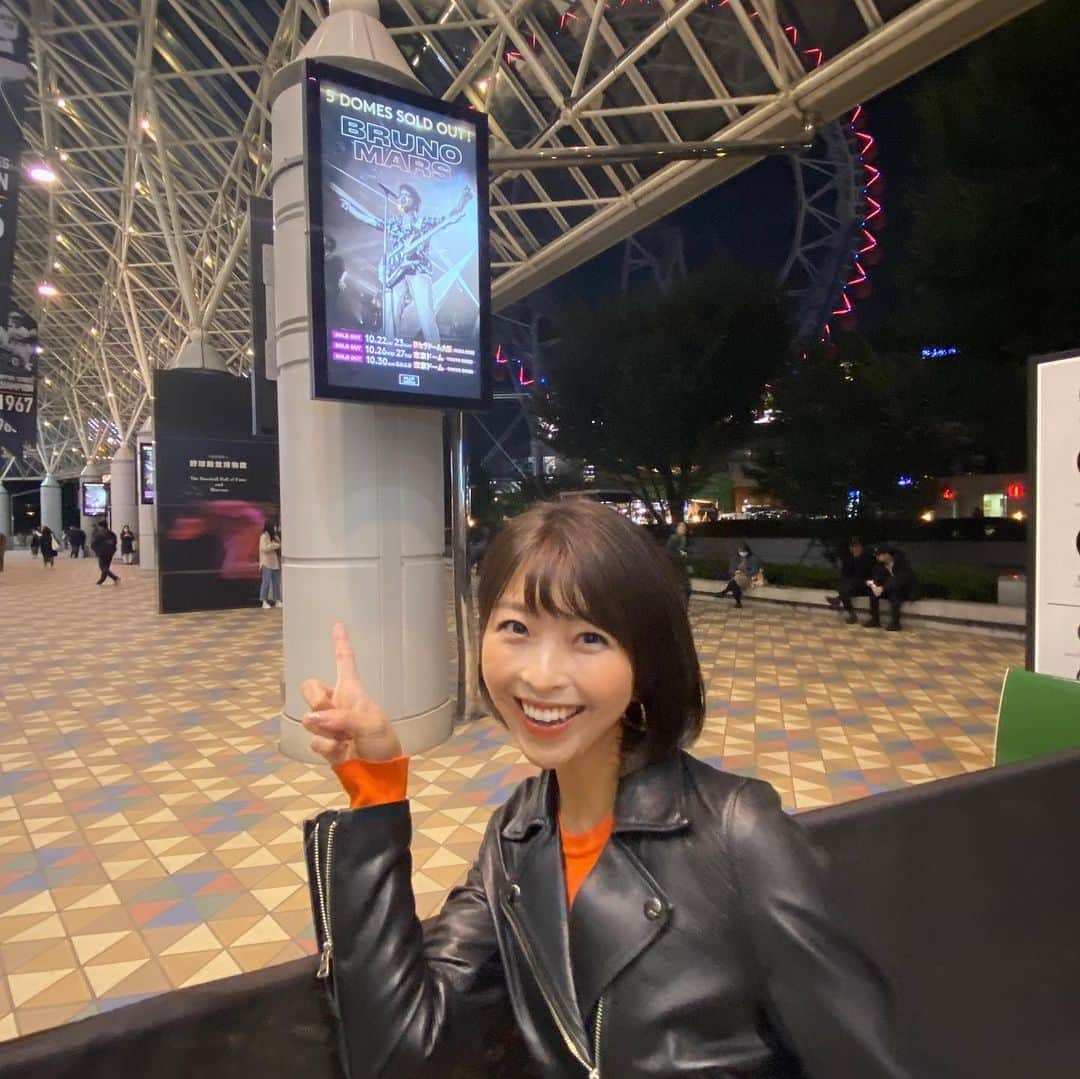 小尾渚沙のインスタグラム：「ブルーノマーズ最高でした😭❤️❤️  歌もダンスも全てがかっこよすぎて 大大大興奮😭❤️❤️ 鳥肌たちました〜😭❤️  余韻に浸りまくりで 今夜はなかなか眠れないかも🤣🤣笑  ※撮影OKでした💕 @brunomars #ブルーノマーズ #brunomars #brunomarsjapantour2022」