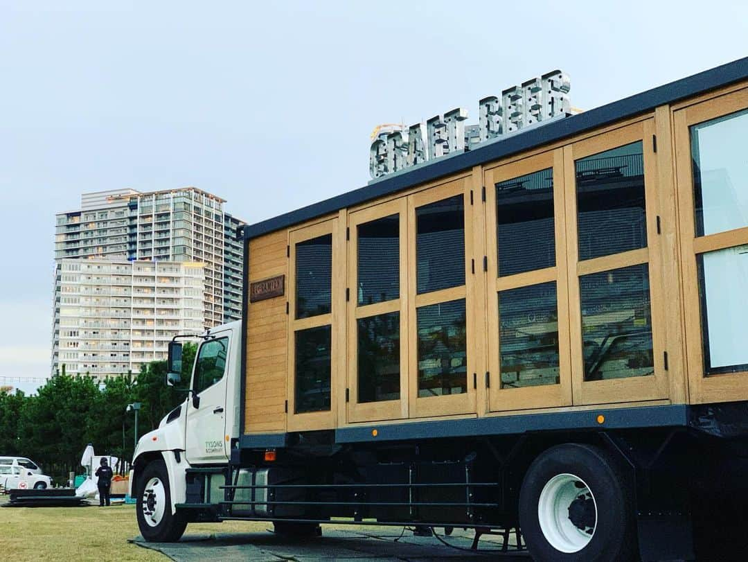 EL★CAMIONのインスタグラム：「. 明日から日曜日まで、豊洲に🚛🍺行きます！  水辺でとても雰囲気の良い場所なので、野外で飲むビールは美味しいはず✨ ぜひお立ち寄り下さい。  東京味わいフェスタ2022(豊洲エリア) ＠がすてなーにガスの科学館 28(金)12:00〜20:00 29(土)10:30〜17:00 30(日)10:30〜17:00  #elcamion #beertruck #tyharborbrewery #craftbeer #brewery #instabeer #beerstagram #beerporn #beergeek #beerlover #madeintokyo #tysonsandcompany #エルカミオン #東京味わいフェスタ #ティーワイハーバーブルワリー #クラフトビール #ブルワリー #インスタビール #ビアスタグラム #クラフトビア  #ビアラバー #天王洲アイル #メイドイントウキョウ #タイソンズアンドカンパニー」