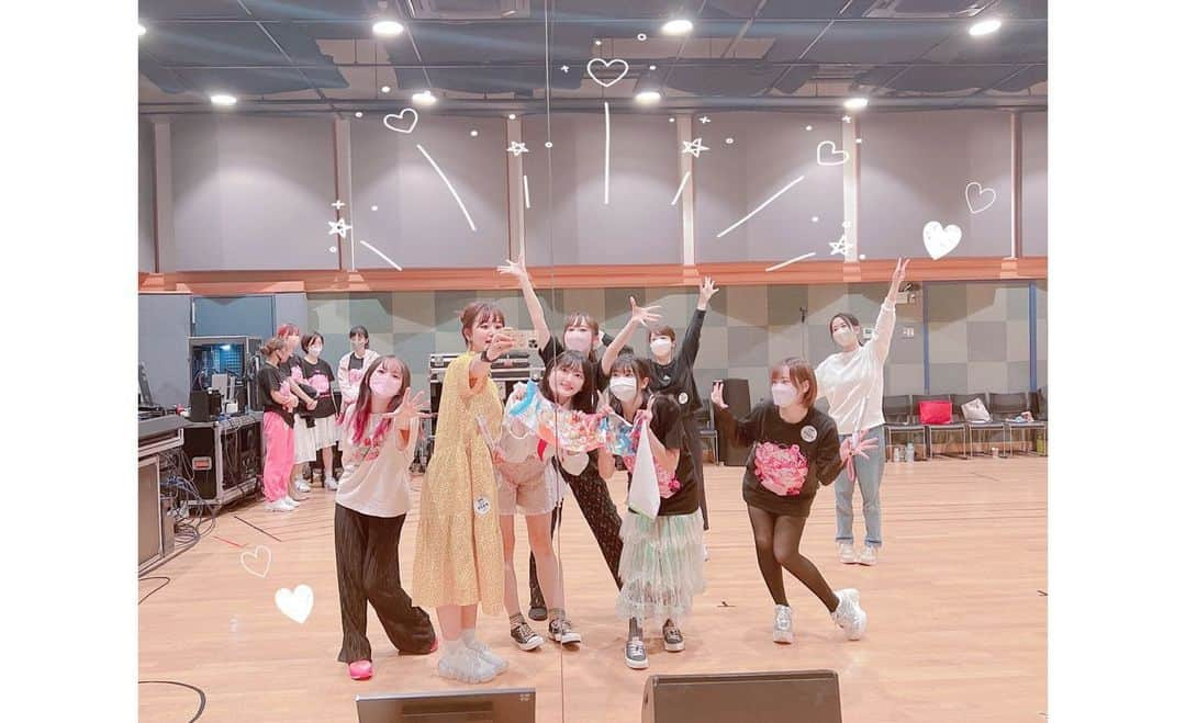 井口裕香さんのインスタグラム写真 - (井口裕香Instagram)「💖💙💛💜 プリキュアライブ〜！！！ 先日全体リハがありました♡ ついに今週末、本番です！ みんなチケットゲットしてくれたかにゃ〜？？ 会場だけでなく配信もあるから、絶対絶対観てほしいです☺️めらめら☺️❤️‍🔥  わたしは声優として、全力で、全身全霊、ヤムヤムの魅力を届けられるように情熱パワーで頑張りますっっっ🍥🐲❤️‍🔥  #プリキュアライブ #デパプリライブ♡ #菱川花菜 #清水理沙 @risa_s.09  #茅野愛衣 @kayanoai_0913  #Machico @machico_3s25  #吉武千颯 @chihaya_yoshitake_official  #佐々木李子 @sasakirico_official  #後本萌葉 #井口裕香 @ooo31_iguchiyuka_31ooo」10月27日 22時47分 - ooo31_iguchiyuka_31ooo