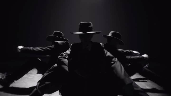 のインスタグラム：「Watch “Talk 2 Me Nice” M/V on my @vevo SAAY 2ND LP [S:INEMA] OUT NOW🦅🎥 Available on all music platforms worldwideeee🖤  Choreography / Choreographer : SAAY Performance Director : SAAY, JoyB Dancers : SAAY, Anthony King, Austin  Music Video Production : Apple Juice Music Video Director : JooSun Kim. AJ Music Video Assistant Director : SungYeop An Music Video Visual Director : JooYoung Kim Video Photography Director : Sion Kim Video Post Production : Wonki Choi Video Gaffer : Donghee Lee」