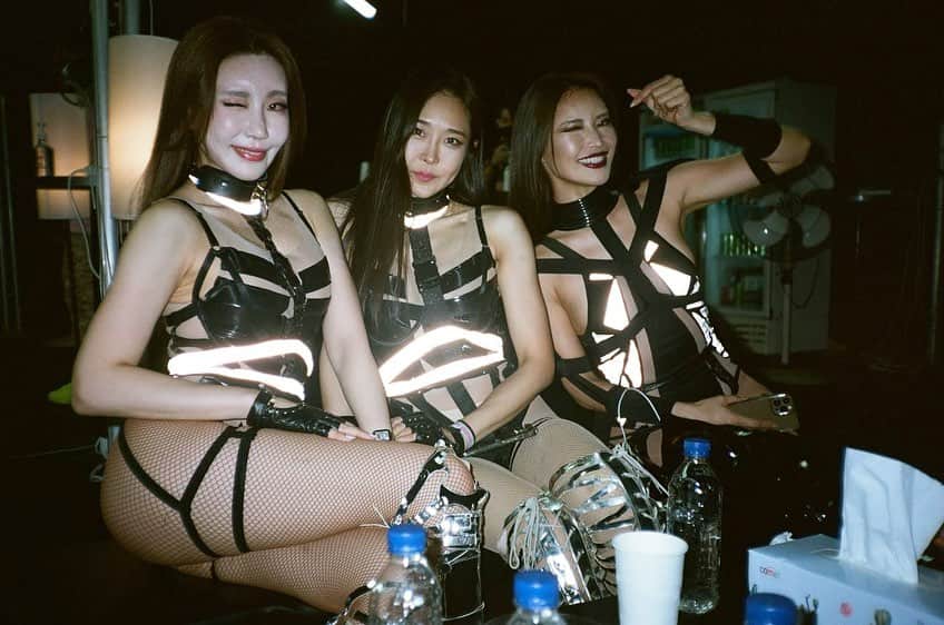MIKAさんのインスタグラム写真 - (MIKAInstagram)「Film camera club in Seoul, Korea 🇰🇷🫘  📸 @chels.jans」10月27日 23時02分 - cjd_mika