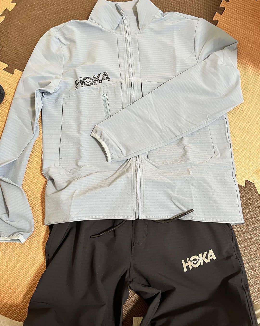 柏原竜二さんのインスタグラム写真 - (柏原竜二Instagram)「HOKAウェアは色味の可愛さもありながら、現代に合わせたポケットをたくさんつけてくれるから本当に嬉しい。 #hoka #hokaoneone #hokajapan」10月28日 0時18分 - ryuji.kashiwabara