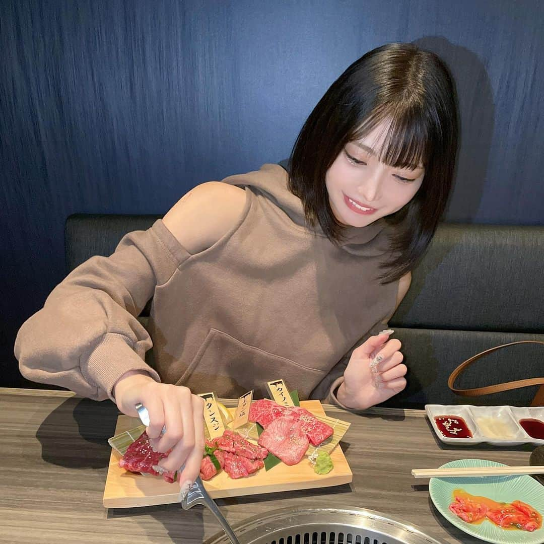 米倉みゆさんのインスタグラム写真 - (米倉みゆInstagram)「おーーいーーーしーお肉ぅぅううううう𓌉𓇋 ‎🥩☺️ . 上野にある太昌園みんな知ってるー？友達に教えて貰って初めて行った！ . 満足特選コースとっっっっても美味しくてコスパ良かったよ🥰 . 量多いかなーと思ってたけど そんなことなくて最後で美味しく満腹になりました( ◜ω◝ )✌️ . 米倉のイチオシは シルクユッケ💘💘💘 これは美味しすぎて100まいたべたい… . . . . #もぐもぐする米倉  #太昌園 #上野焼肉  #おもてなしご飯 #贅沢ごはん #上野グルメ #上野ディナー #御徒町グルメ #焼肉 #美味しいお店 #美味しい #グルメ女子 #ボブヘア #ショートボブ #黒髪 #黒髪ボブ #パーカー女子 #ノースリーブ #カラコン #美容 #撮影 #外カメ #日本人  #yakiniku #gourmet #japanesefood #japan  #ueno #love #likeforlikes PR」10月28日 0時21分 - yone__miyu630