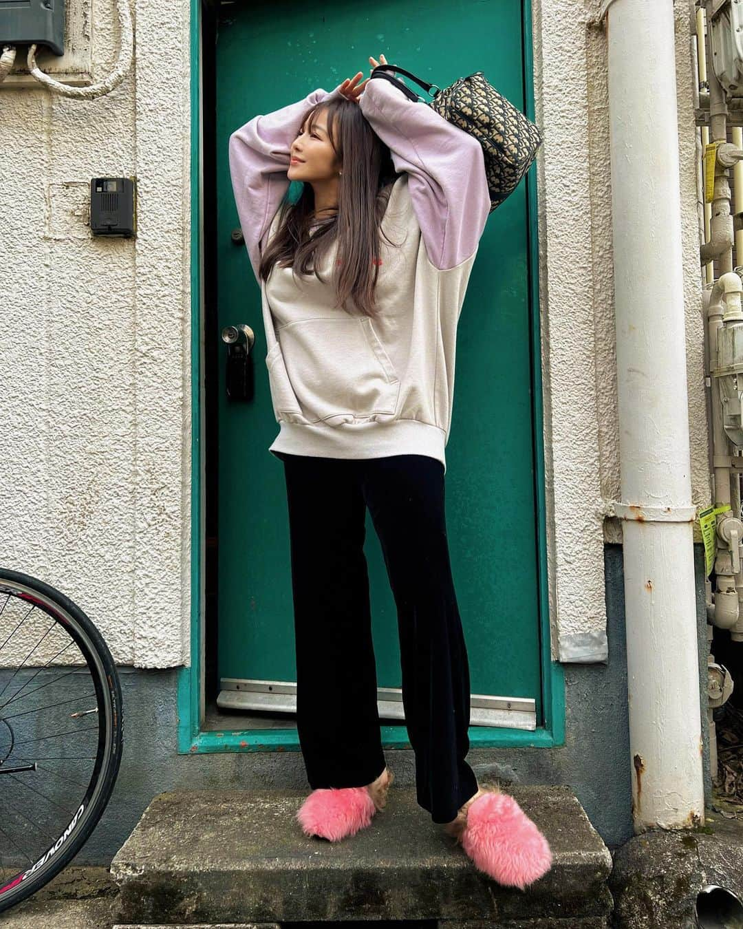 天木じゅんさんのインスタグラム写真 - (天木じゅんInstagram)「私服🖤💗💜  trainer @beyondthepinesmagazine @badboi  pants ??? slipper @gucci  bag @dior @casanovavintageomotesando  #天木code #fashion  #coordinate  #code #私服 #ootd」10月28日 0時23分 - jun.amaki