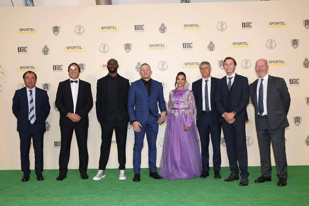 エリアカン・マンガラさんのインスタグラム写真 - (エリアカン・マンガラInstagram)「Très honoré d'avoir été jury pour la cérémonie des #SportelAwards qui récompense les plus belles séquences de sport et le meilleur ouvrage sportif de l’année.🏆  On a ressenti de l’émotion, de belles prouesses techniques et visuelles.. très enrichissant de pouvoir le voir avec un autre regard.  Une belle expérience, très heureux d'avoir partager ce moment avec tous ces athlètes.  Bravo à tous les participants et aux lauréats 👏🏾  #sportelawards #sportevent」10月28日 2時20分 - eliamangala