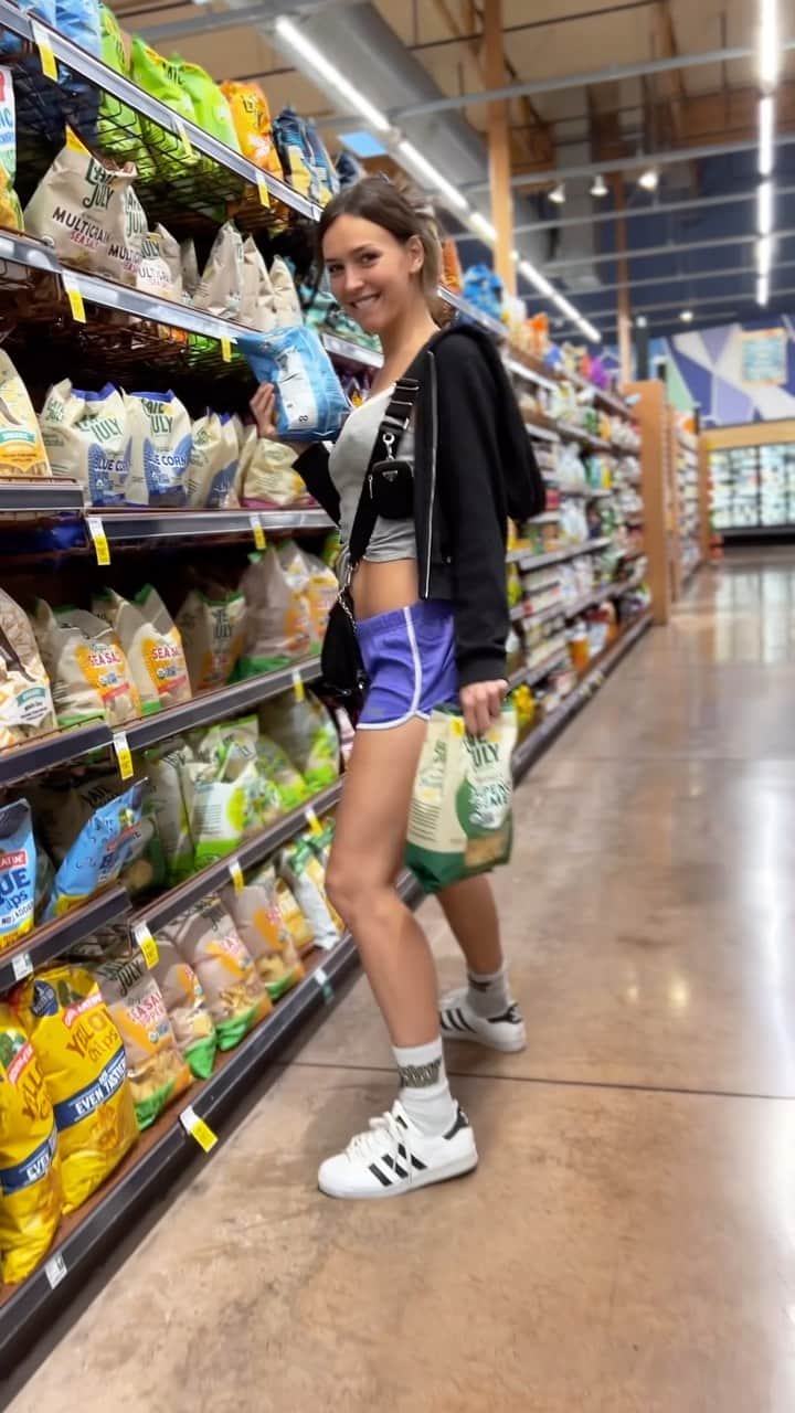 レイチェル・クックのインスタグラム：「I have to admit… I took both OF them 🤫」