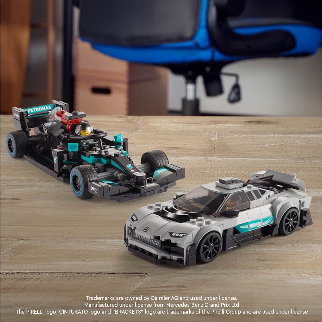 LEGOさんのインスタグラム写真 - (LEGOInstagram)「Try to keep up with these fierce builds from LEGO Speed Champions!  #LEGO #SpeedChampions #Ferrari #MercedesAMG」10月28日 15時40分 - lego