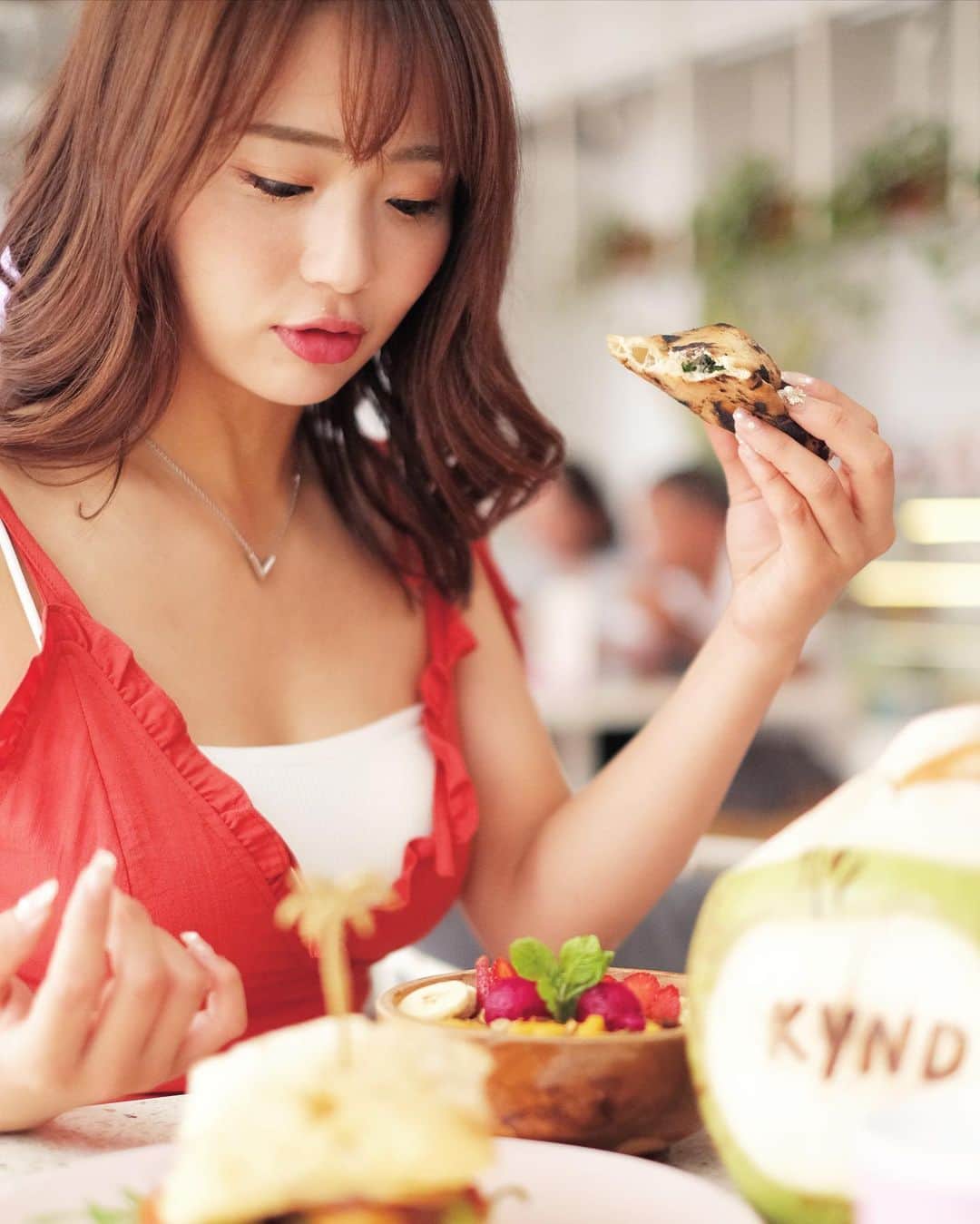 平嶋夏海さんのインスタグラム写真 - (平嶋夏海Instagram)「久しぶりにアサイーボウル食べて、ココナッツジュース🥥のんだ！ 📷　@bali_gaido_jun」10月28日 16時41分 - natsuminsta528