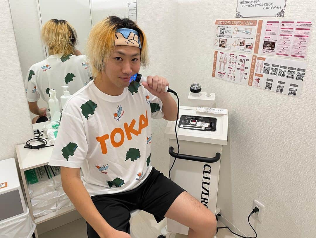 てつやさんのインスタグラム写真 - (てつやInstagram)「行ってみて驚きました。これはスゴい。 何が！？と思った方、ぜひ読んでみてください！！！  月額たった2,980円（税込み3,278円）で24時間ジム通い放題！！！ 首都圏・大阪・愛知を中心に150店舗以上！全店舗利用可能です！  RIZAP監修の初心者向けのジムだから、1日たった5分のトレーニングでも効果を実感できるし、服装自由・シューズ履き替え不要だからいつでもスキマ時間に通えるのが素晴らしい！  ジムだけじゃなく「セルフエステ」「セルフ脱毛」「ゴルフ練習」も使い放題なのがヤバい！ （※追加料金不要、設置のない店舗あり）  トレーニングが面倒な時は、エステやゴルフでリフレッシュするのもありだね！  そしてアプリに連携できる「スターターキット(体組成計・ヘルスウォッチ）」もついてきます！ 自分のカラダを知って、トレーニング効果を実感できるぞ！（※お届けは12月以降）  RIZAP監修のアプリで家トレ動画も見れて、自分にあったアドバイスももらえます！  ・クーポンコード：SC0908 ・クーポン内容：入会金・事務手数料0円 ＋ 入会翌月500円OFF ・クーポン有効期限：2022年11月15日まで #chocoZAP」10月28日 16時57分 - to_tetsuya