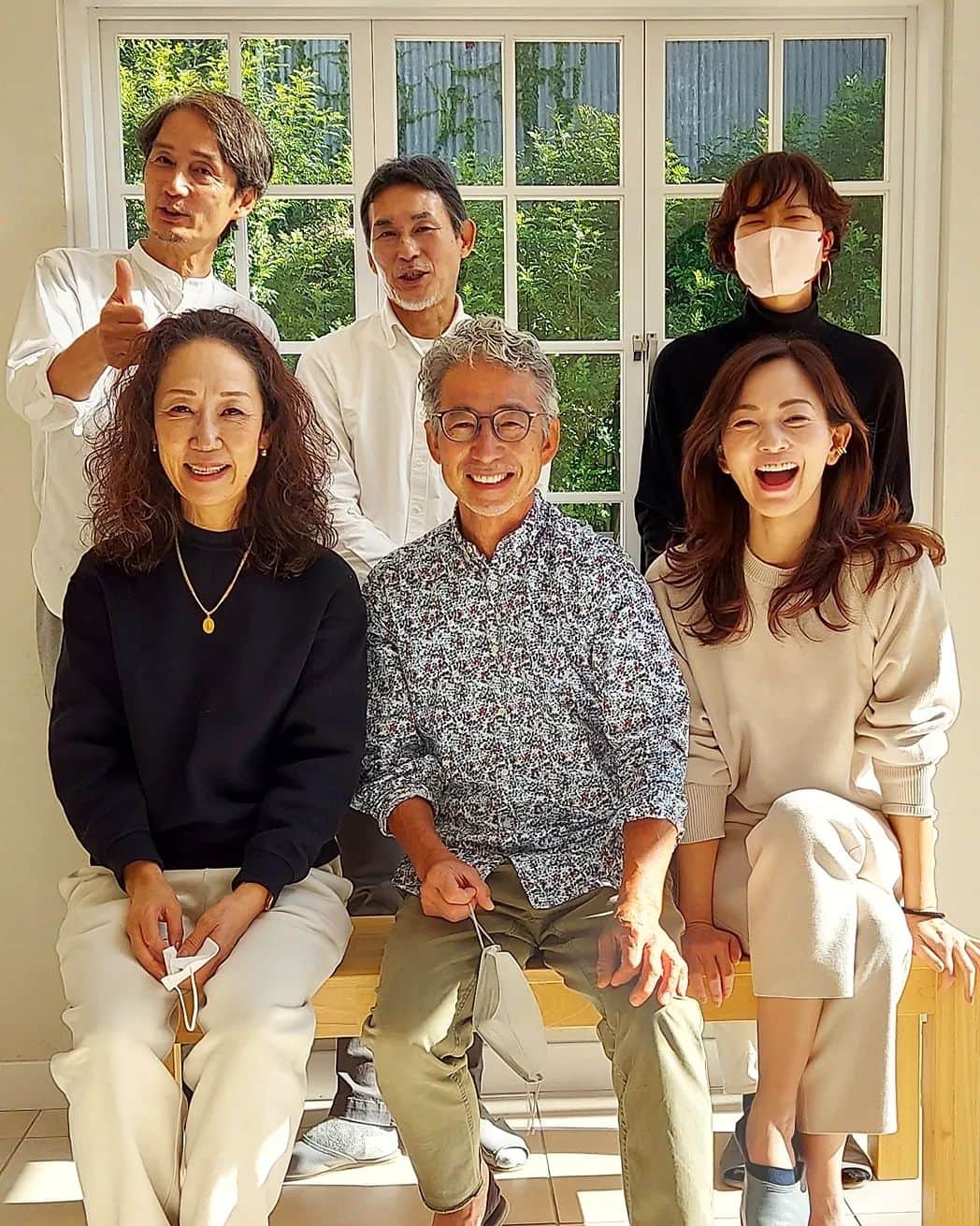 のインスタグラム：「カメラマンの神子さん📷️  私がモデルデビューしたころから撮ってくれてるので、かれこれ30年以上💕  ダンディーで優しいのです😍  メイクルームでは、ヘアメイクの坂口さんのモノマネショー🎤‼️  @sakapito  マッチやルパン三世‼️めっちゃ似てるーーー🤣🤣🤣  笑いすぎてほっぺた痛～い🤣  #撮影 #モノマネ #マッチ #ルパン三世 #めっちゃ似てる #坂口等 さん #笑 #ママ #ママモデル #モデル #mama #mamamodel #model」