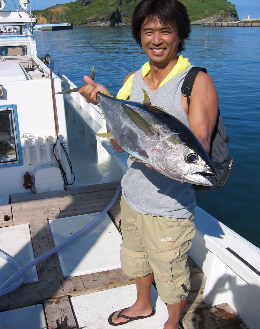 時任三郎のインスタグラム：「2004年の夏（当時46歳）与那国島にて 「Dr.コトー診療所」のロケ時のオフショット 地元の漁師さんに誘われて釣りに同行したときの写真 各フジテレビ系列局で再放送中 TVer・FOD・GYAO! でも配信中  映画「Dr.コトー診療所」 12月16日（金）公開  #Drコトー診療所 #時任三郎」