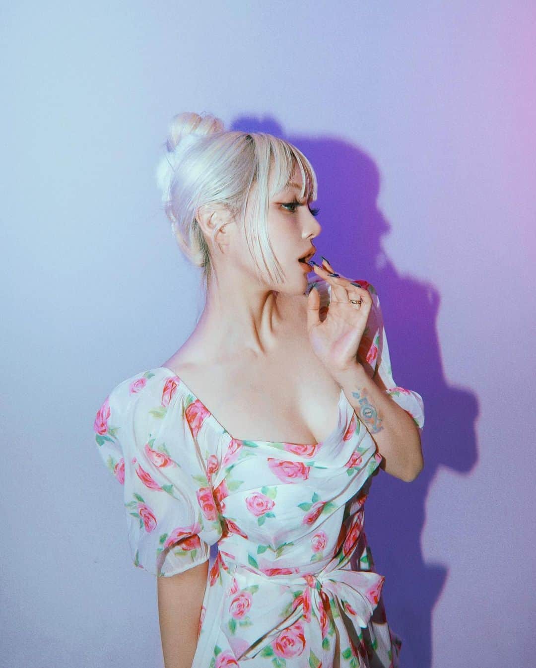 ポニーのインスタグラム：「#광고  What you see is really what you get.  I appreciate being at ease while choosing the outfits I like because what I receive will be exactly the same as how the collections are pictured online! Thank you @pomelofashion 🌷🤍  Check out the rest of the collection and find the perfect outfit that suits your style💜  P.S There's many more pieces in the collection!  #y2k #ootd #fashioninspiration #PomeloGirls」