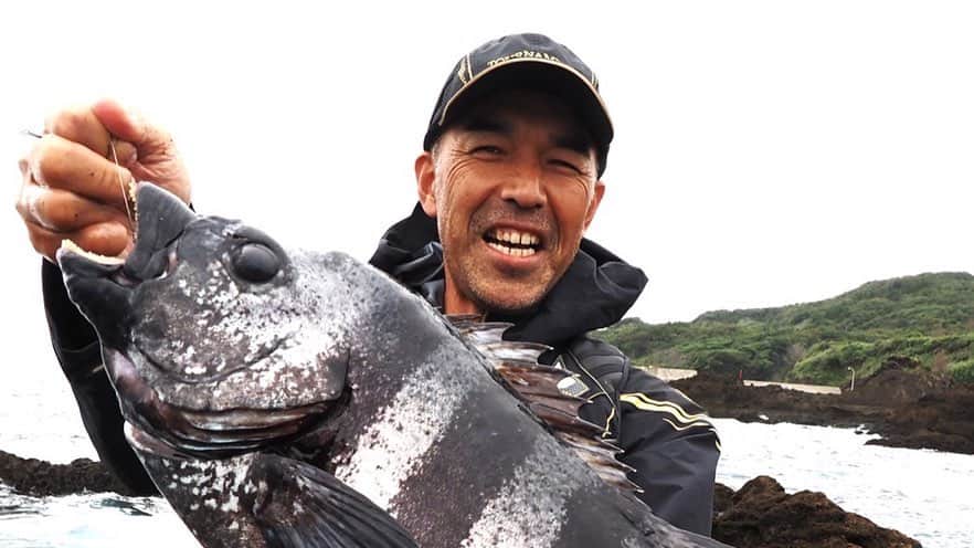 和田 一浩さんのインスタグラム写真 - (和田 一浩Instagram)「お久しぶりです。 今月始めに佐渡島に石鯛を釣りに行ってきました。釣り人チャンネルからYouTubeでアップされました。是非観てください。 #釣り人チャンネル　#Daiwa釣り　#佐渡島　#磯釣り　#和田一浩」10月28日 13時29分 - wadakazuhiro