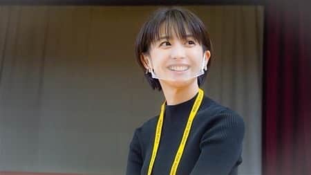 フジテレビアナウンサーさんのインスタグラム写真 - (フジテレビアナウンサーInstagram)「. あなせん報告🏫 ⁡ 田淵＆宮司アナが葛飾区立南綾瀬小学校にお邪魔し、6年生の皆さんに「スピーチ」についての授業をしました。 ⁡ 田淵アナ🙋🏻‍♂️ 「授業は、生徒の皆さんが我々2人を取材するという形式で、質問して情報を引き出し、話をまとめて発表してもらいました。面白い質問もありました！ 皆さん積極的に参加してくれて、更に素敵なスピーチも多く、宮司さんと驚いていました。 非常に楽しい時間でした。ありがとうございます！」 ⁡ 宮司アナ🙋🏻‍♀️ 「最初はすこし緊張が見えたものの、徐々にほぐれていき、みんな真剣に、そして楽しみながら聞いてくれました✨ 授業の後半では、全員から私たちアナウンサーに質問を投げかけてもらい、その情報をまとめてみんなの前でスピーチをしてもらったのですが、それぞれとても上手に聞き出した内容をまとめてくれ、なおかつハキハキとわかりやすく話すことができていました。思わず、田淵アナとうなってしまうほど、みなさん本当に立派でした！（中にはドキッとしてしまう質問も……🫣笑） ぜひこの授業で学んだことを今後も大切に、人に伝えることの楽しさを目一杯に味わってくださいね！🎤」 ⁡ #フジテレビアナウンサー #田淵裕章 #宮司愛海 #出前授業 #あなせん #CSR」10月28日 14時01分 - fujitv_announcer
