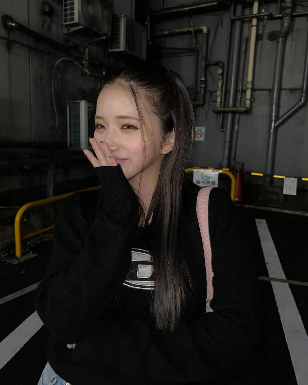 南りほさんのインスタグラム写真 - (南りほInstagram)「この日のメイクは強めな感じ😏ストレートハーフツインも最近すき🫶🏻 @ksyknk」10月28日 14時57分 - minami.riho