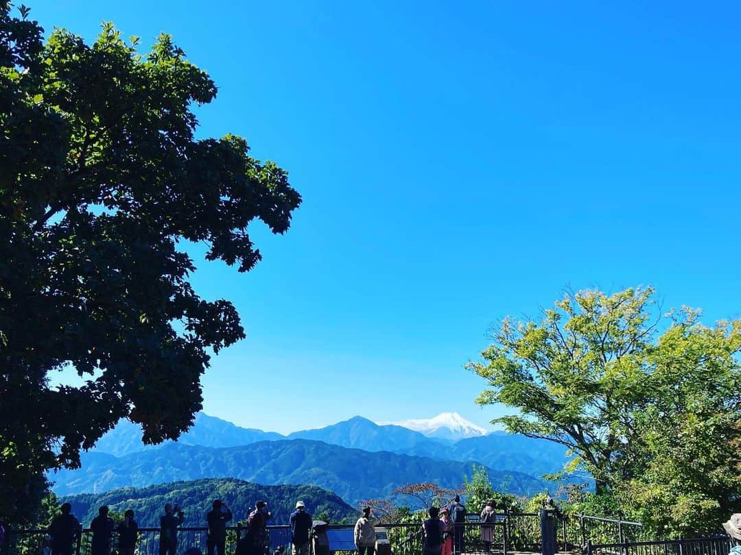 野沢春日さんのインスタグラム写真 - (野沢春日Instagram)「6号路をテクテク。🚶‍♂️  山の空気、美味しかった🏔  #高尾山登山」10月28日 14時59分 - nozawa_haruhi