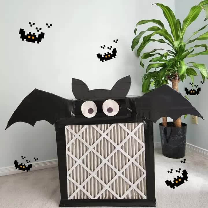 3M（スリーエム）のインスタグラム：「The haunt is on for fresher air! 🦇   Whether you are hosting a party and in need of air purifiers or simply looking for something fun to do  during this spooky season, just grab a box fan, air filters and some tape to make your own DIY #CorsiRosenthalBox!   These boxes have been tested by 3M scientists to be effective at capturing unwanted airborne particles, including viruses. 🧐🦠   📸: VivFunk on Twitter #halloween #spooky #DIY」
