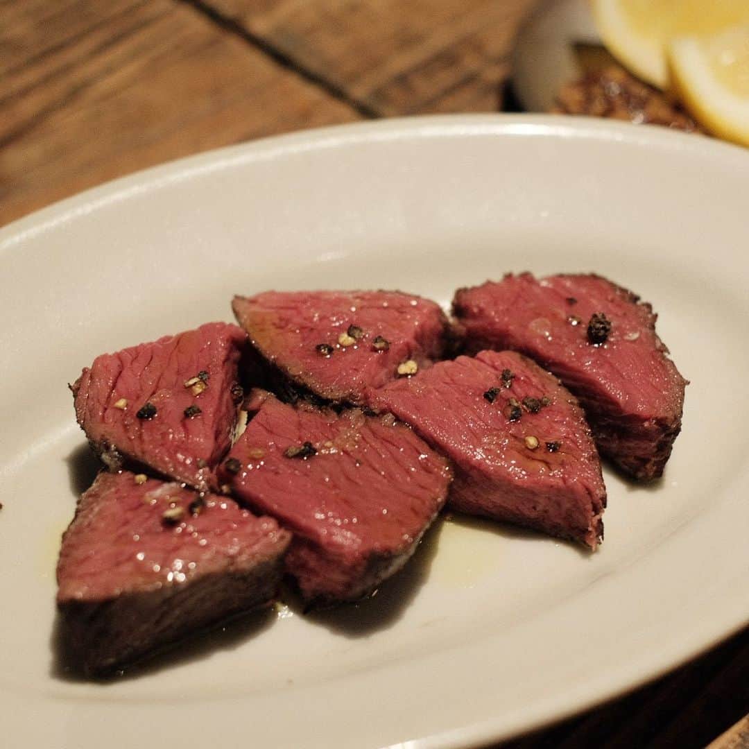 Tamakiのインスタグラム：「減量を初めてからの食生活も慣れてきました〜〜 キツイかなと思ってましたが、意外と慣れるもんですね。お肉が食べられるのはありがたい！！ 時折猛烈にラーメンが食べたくなりますが、腹筋割るためにがんばって我慢します。  ライザップにご興味ある方はご紹介出来るのでぜひご連絡くださいー！  #フィットネス #トレーニング #筋トレ #ダイエット #rizap #ライザップ #ボディメイク #ダイエット記録 #低糖質 #ラ イザップ男子 #PR」