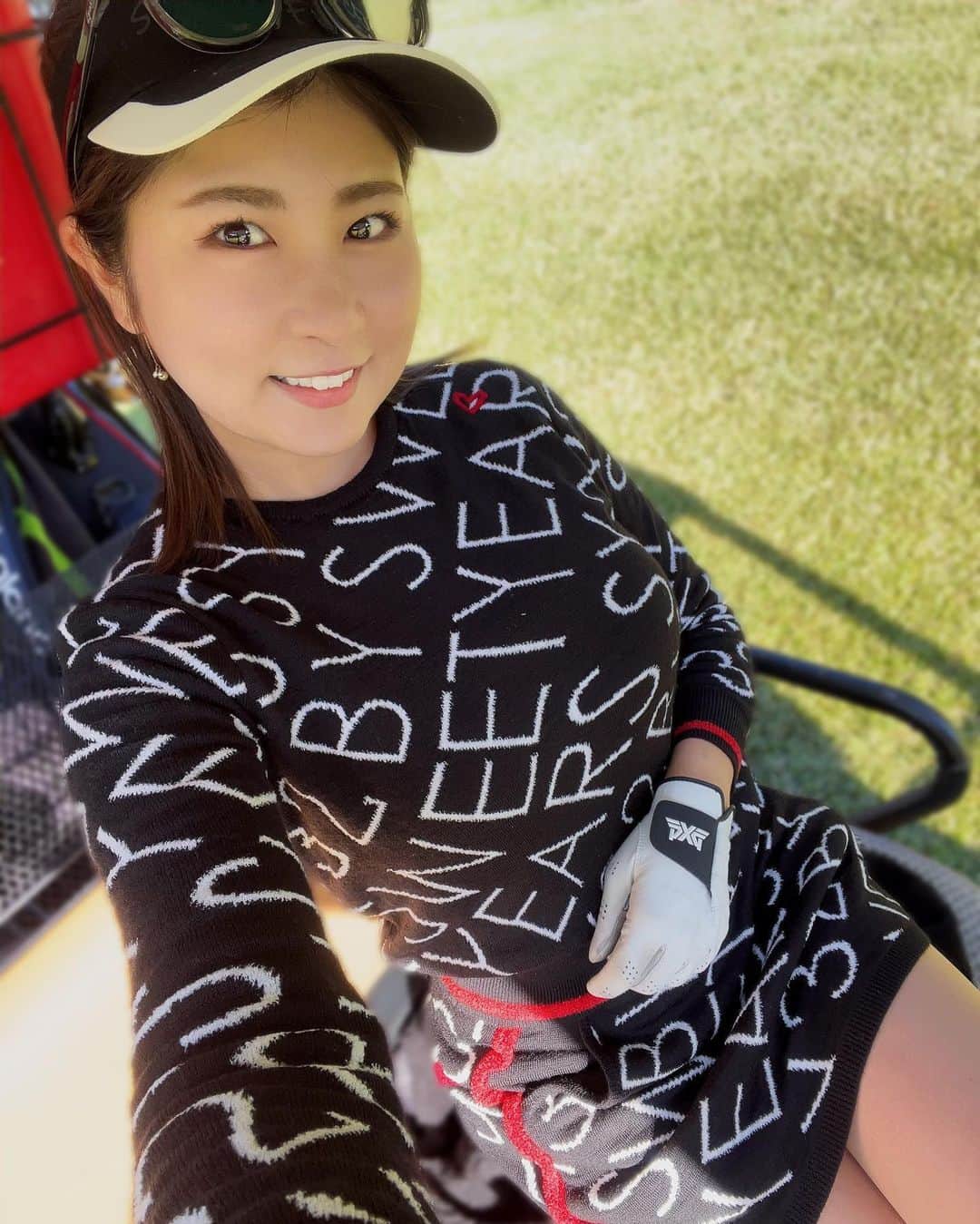のインスタグラム：「*＊ @sy32golf_official のニットセットアップ🫶🏻 秋冬って地味になりがちだけど、 こんな感じも可愛い！♡ ちゃんと動きやすいしポケットもあるから ゴルフしやすかったよ☺️✌️  この日はとってもお天気良かったなぁ🌿  wear▷▶︎ @sy32golf_official  . #まいごるふ#ゴルフ#女子ゴルフ#ゴルフ女子#ゴルフスイング#ゴルフウェア#ゴルフコーデ#maigolf#sy32#sy32bysweetyears#sy32golf#sy32コーデ#golf#golfswing#golfwear#골프#골프스윙#골프중독#골프웨어」