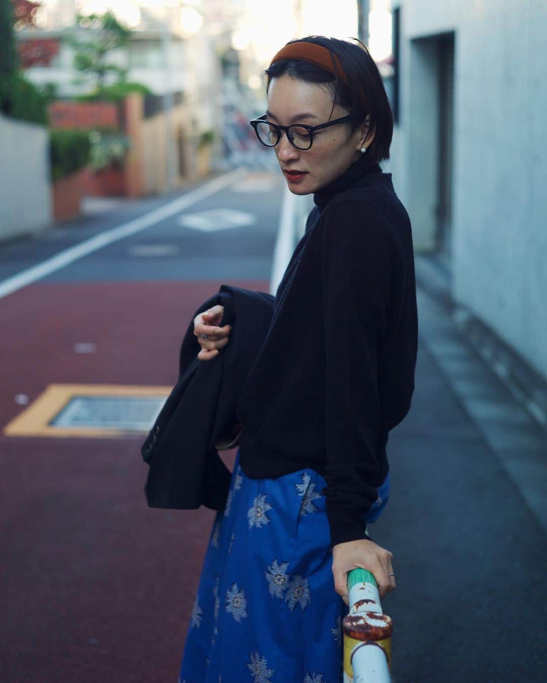 高山都さんのインスタグラム写真 - (高山都Instagram)「セミオーダーして完成するのを待ってたスカートが届いた♡ (いつも見て憧れてるモデルの五明祐子さん @gomyoyuko が作られてて素敵だなーと思って見てた) 先日、日本橋の @libertyjapan の店頭で好きなデザインと生地を選んで作ったんです。 フレアが綺麗なモデル名は"GRACE"で、柄の名前は "DIANA FLOWER" シンプルだけど存在感があって、ざっくりニットやスウェットに合わせるのも良さそう。 この日は敢えて、このスカートをキレイめに。 自宅で洗濯も出来るし、いろんな着方して履きたいなぁ。 #sponsard #LibertyJapan　#LibertyNihombashi　#リバティプリント　 @libertyjapan @libertyfabricsjapan」10月28日 17時15分 - miyare38