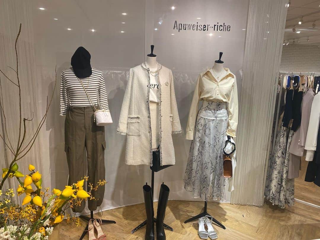 今井あきのインスタグラム：「アルページュ2023 Spring Collection @arpege_story さんの展示会にお邪魔させていただきました🌸 上品で可愛いお洋服ばかりの空間でとっても癒されました、、まだ冬にもなってないけど早く暖かくなってほしい😣💓笑  #展示会 #fashion #スプリングコレクション #春服 #SpringCollection #arpegestory #rirandture #cadune #apuweiser #mystrada #jusglitty」