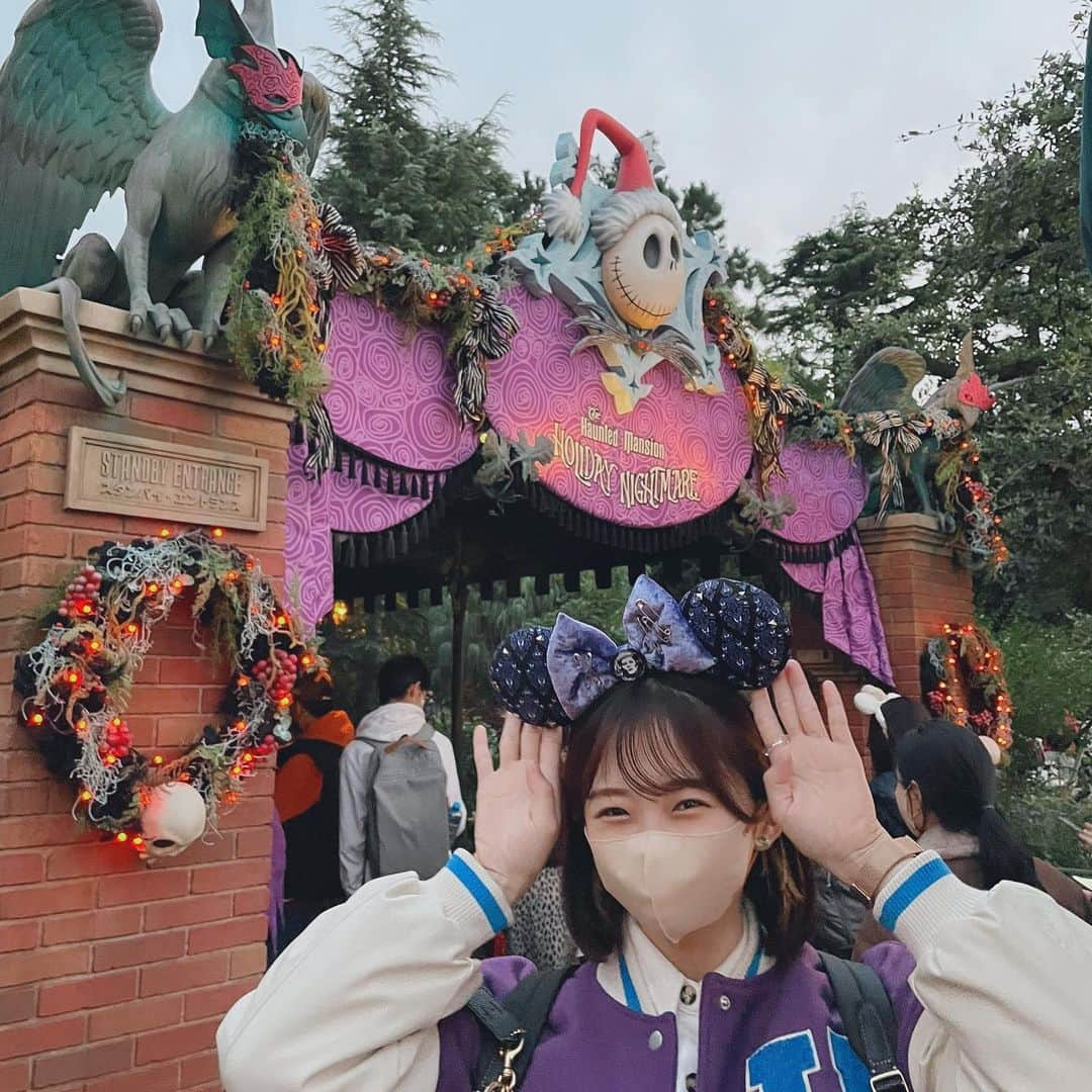 平井はんなのインスタグラム：「. もう少しでハロウィンだね🎃👻  最近寒くなってきたけど,歩くとポカポカな1日でよかった〜 アメリカのショップからゲットできたカチューシャ💟 ほんっとにかわいくってお気に入りたくさん使います☺︎  #disneyland #disney #ディズニーランド #東京ディズニーランド #ディズニー #ハロウィンディズニー #ディズニーカチューシャ #ホーンテッドマンション」