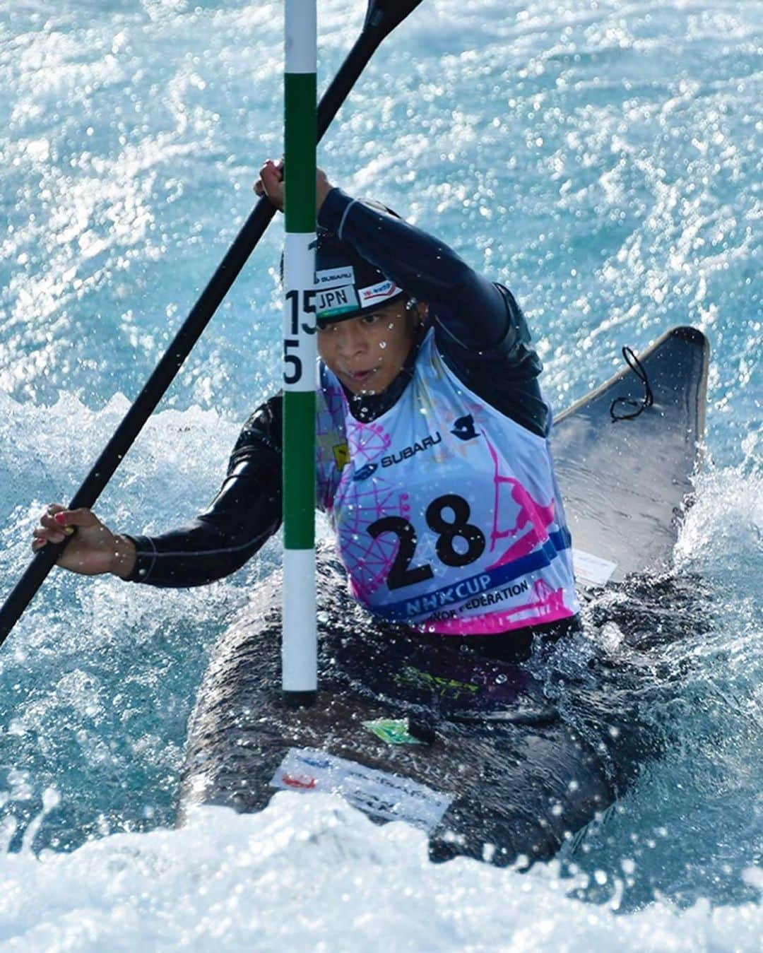 矢澤亜季のインスタグラム：「* 先週末に行われた日本選手権、NHK杯では 昨年に続き2種目とも優勝する事が出来ました🏆  シーズンはじめに怪我をしてしまい悔しい結果からスタートした今シーズンでしたが こうして優勝出来たことは、すごく自信に繋がりました。  そして、今大会から久しぶりに有観客での試合となり会場では沢山の声援を頂きとても嬉しかったです💪  来シーズンはいよいよパリ五輪予選が始まります。 良い報告が出来る様に更に上を目指して頑張ります。 引き続き、応援よろしくお願い致します。  . . . #カヌー #スラローム  #nhk杯 #日本選手権 #アスリート #女子アスリート #トレーニング #トレーニング女子  #釣り #釣りガール #海釣り #東京 #昭島  #モリパーク #アウトドアヴィレッジ #昭和飛行機都市開発株式会社」