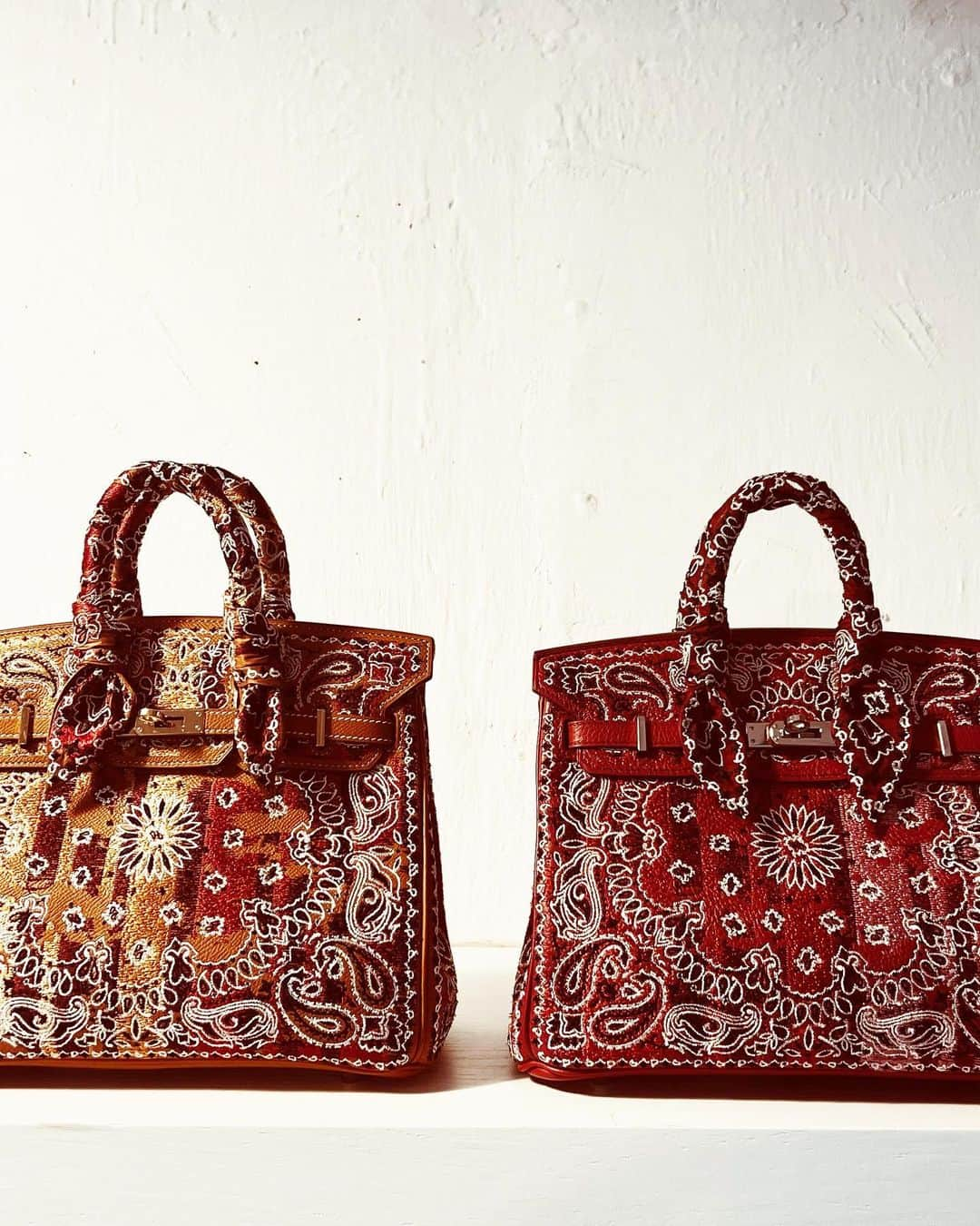 ジェイアーさんのインスタグラム写真 - (ジェイアーInstagram)「The Vintage Iconic Hermes Bag Collection transformed by Jay Ahr  “Bandana” Hermes Birkin 25 Rouge Garance Provenance: Tokyo, Japan. 2010 Yarn Embroidery by Jay Ahr  “Bandana” Hermes Birkin 25 Gold Provenance: London, UK. 2007 Yarn Embroidery by Jay Ahr  #hermes #jayahr #jonathanriss #kelly #birkin #HAC #hermes #embroidery #sustainable #Art #birkinbandana #hermesbandana #everyhumanisanartist #gangstahr #transformation #icons #Bandana #stripes #colour」10月28日 18時27分 - _jay_ahr_