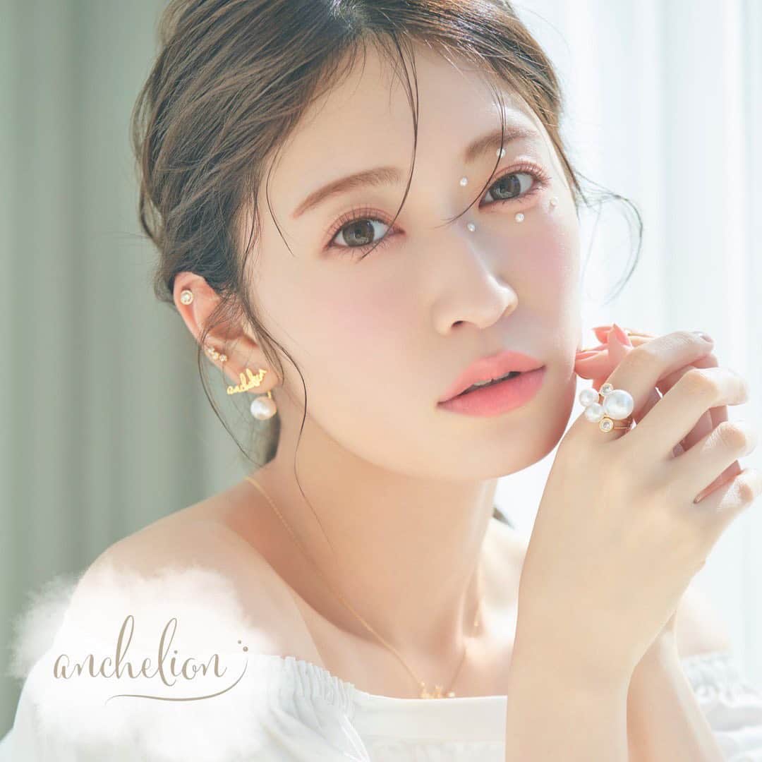 吉田朱里のインスタグラム：「私がプロデュースする アクセサリーブランド 【anchelion】が11月15日〜 販売スタートが決まりました✨  お待たせしました💓  インスタのアカウントも 開設されたので是非ご覧ください！  そして大阪でのポップアップの開催も決定しました！  11/17〜11/21 梅田ESTにて 行います💓 17日には私の来店イベントも行う予定です！ 　　 オンラインでの販売は15日〜スタートです！！🤭❤️  また詳細は後日anchelionのアカウントでお知らせするので、フォローお願いします✨ @anchelion」