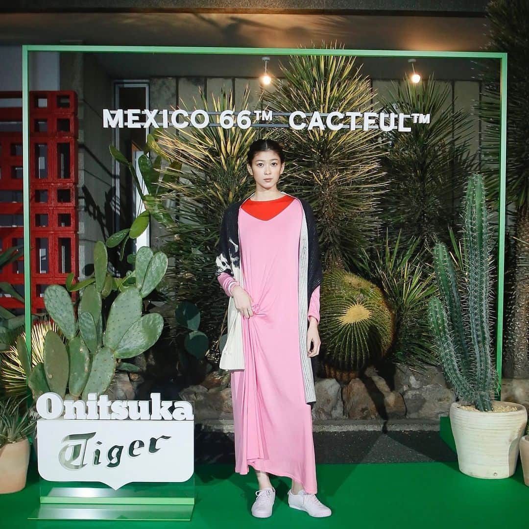 橋爪愛のインスタグラム：「メキシコの大地で育ったサボテンから生まれたMEXICO 66  #onitsukatiger  #mexico66cactful」