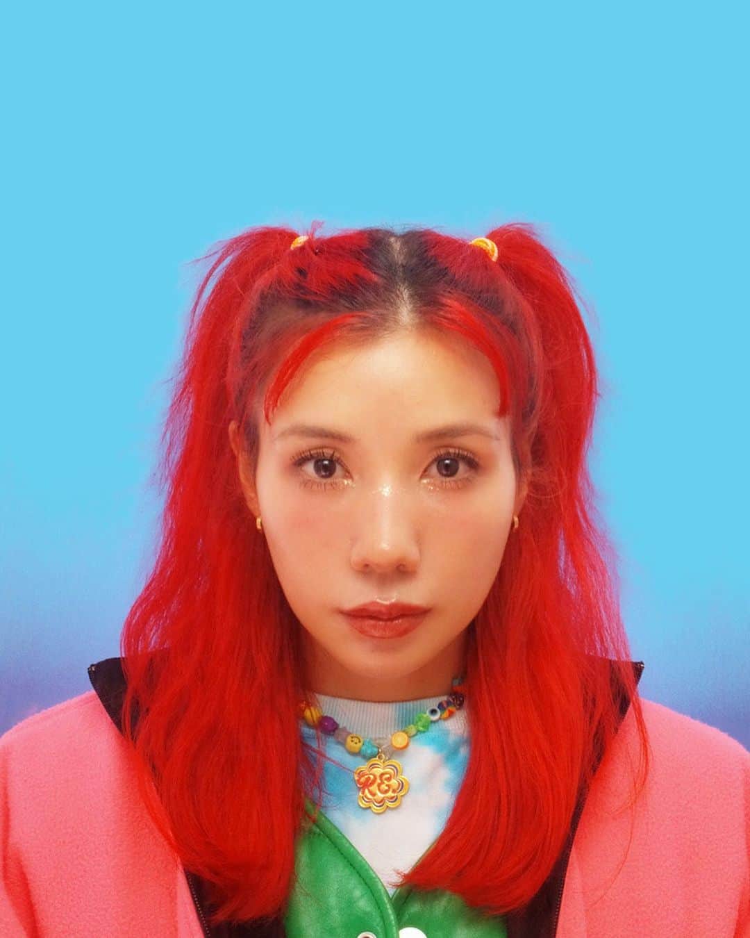 のインスタグラム：「さようなら🥲可愛い可愛い赤髪ちゃん❤️またすぐ会いましょうね❤️🌺❤️‍🔥  今朝、髪が暗くなった私をみて トカゲくんに前の方(赤髪)がよかったと言い放たれました😹💔かなぴい😂」