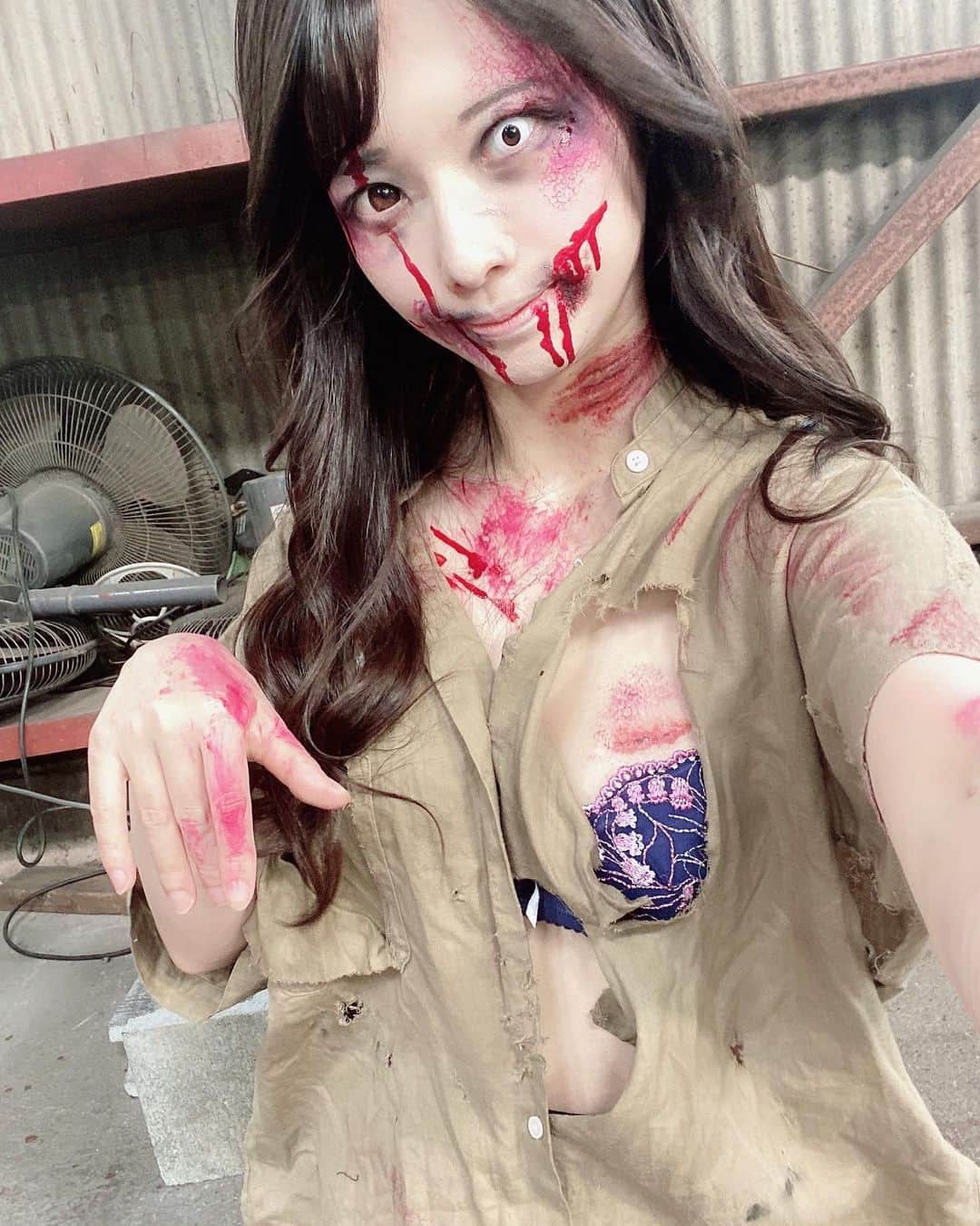 天津いちはさんのインスタグラム写真 - (天津いちはInstagram)「zombie🧟‍♀️🧟‍♀️  #zombie #zombiemakeup」10月28日 20時11分 - ichichiha
