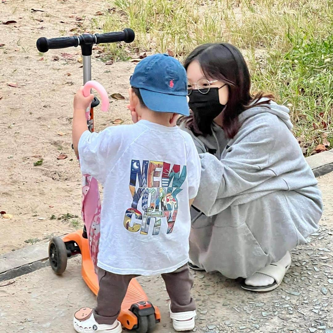 ジェウンさんのインスタグラム写真 - (ジェウンInstagram)「사랑스러운 나의 재은로윤이의 귀여운 일상들♥️  모두들 이번 한주도 고생많았어요🥰  #재은 #로윤 #남매그램 #10살차이남매 #재은로윤」10月28日 20時38分 - jaen_mom