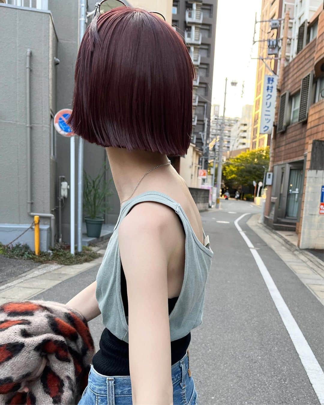 おかもとあきさんのインスタグラム写真 - (おかもとあきInstagram)「ボルドーボブにレオパード🍷🐆✂️ いい感じにしてもらってAKIO TOKYO pop-up元気に楽しく行ってきます！✈️  #_a_k_i_o_  #nhoolywood  #minibob」10月28日 21時02分 - okachan0304