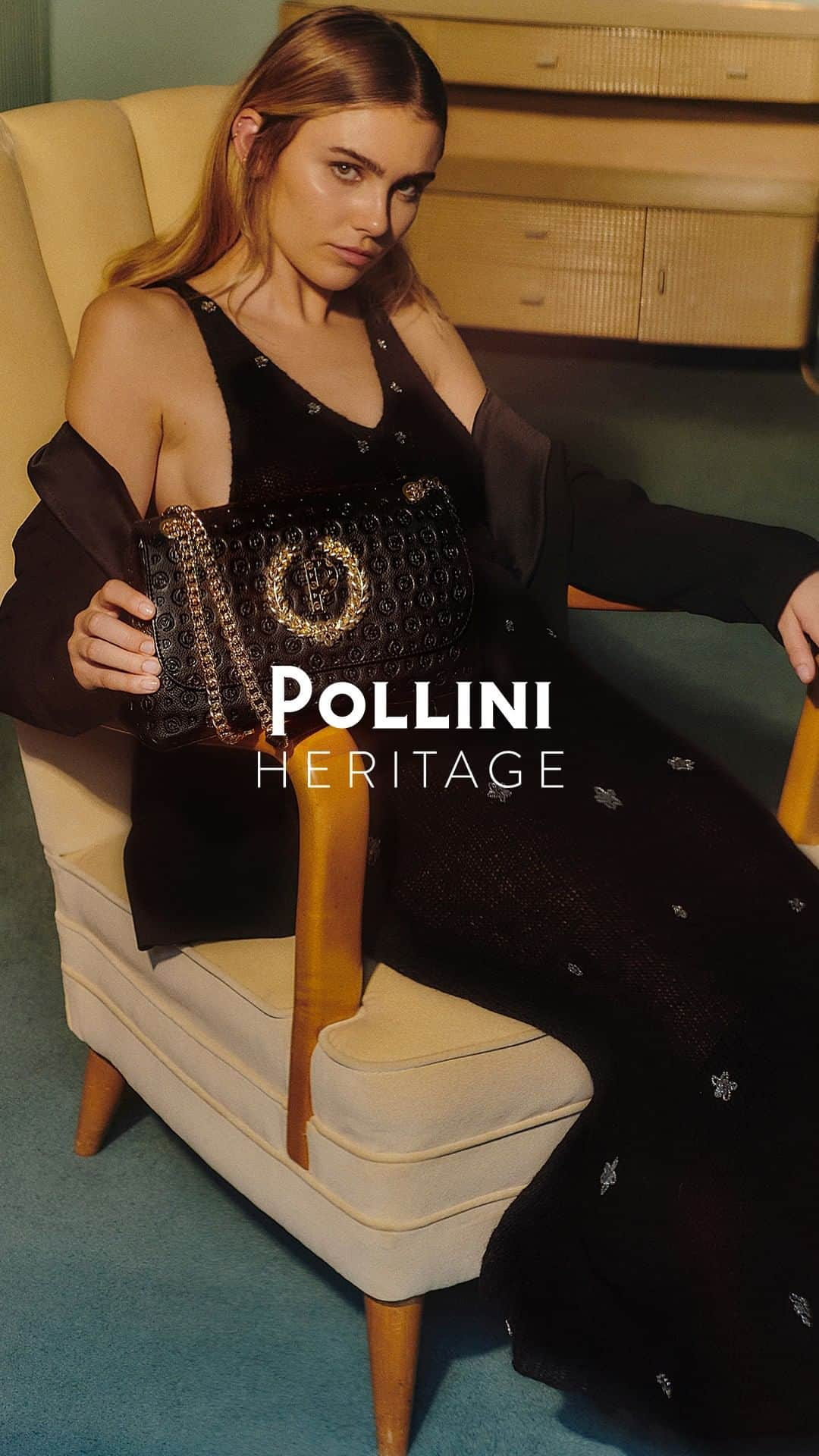 ポリーニのインスタグラム：「Everyday luxury. Discover the new Pollini Heritage FW22 logo embossed collection via link in bio.  #Pollini⁣ #PolliniHeritage⁣ #FW22⁣」